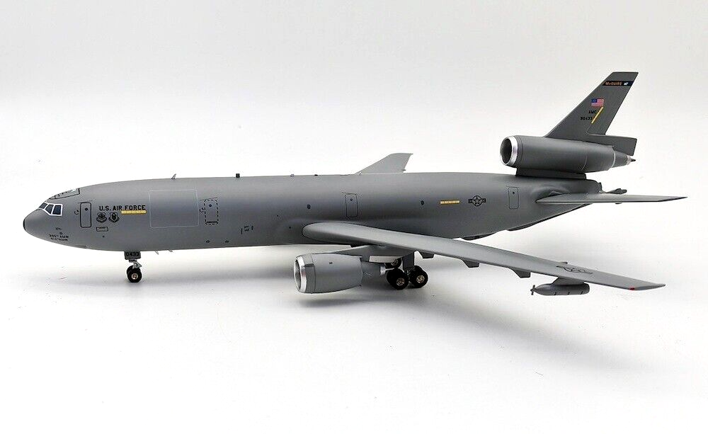 KC10-A Inflight 1:200 Air Force McDonnell Douglas Extender 90433 w/Stand
