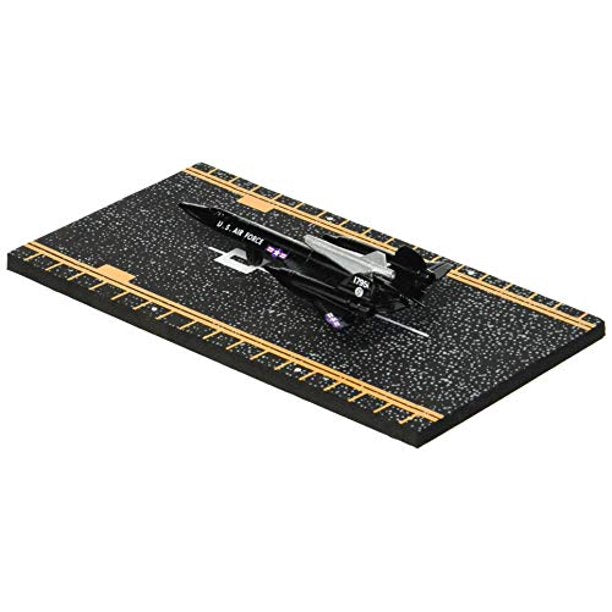 Hot Wings SR-71 Blackbird Diecast with Runway