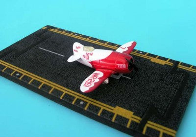 Hot Wings Gee Bee Racer Diecast with Runway