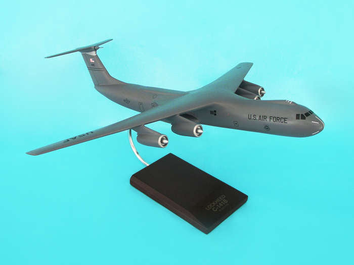 C-141B Starlifter Grey 1/100 Scale
